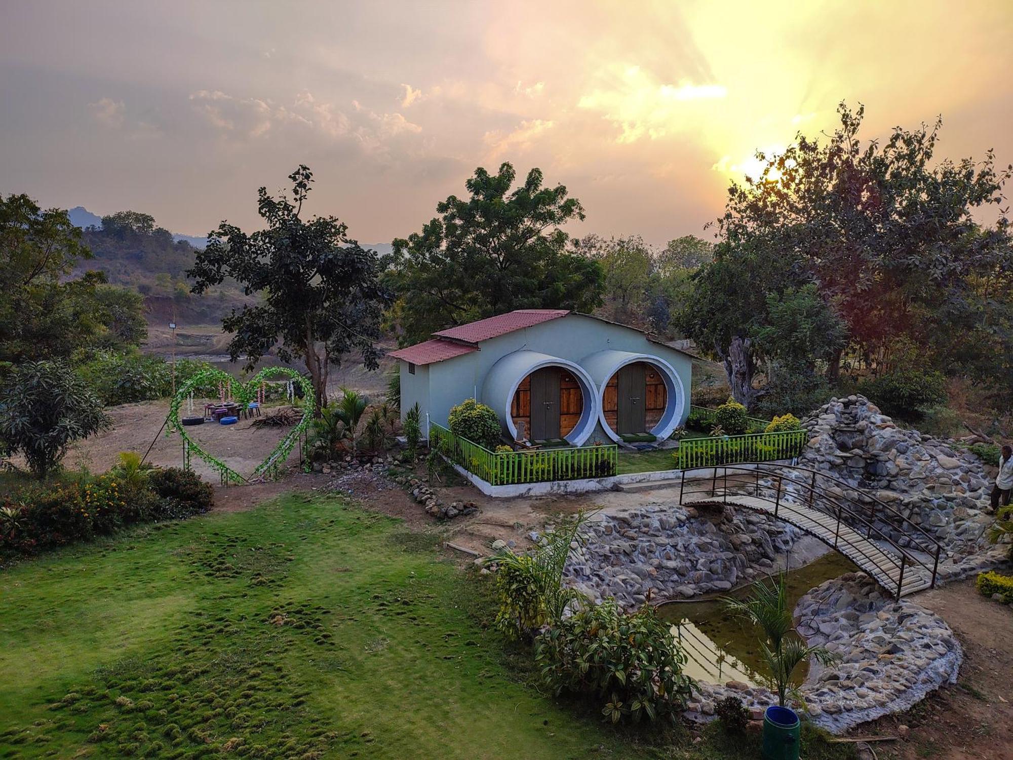 Van Vagdo Resort Rajpipla ภายนอก รูปภาพ