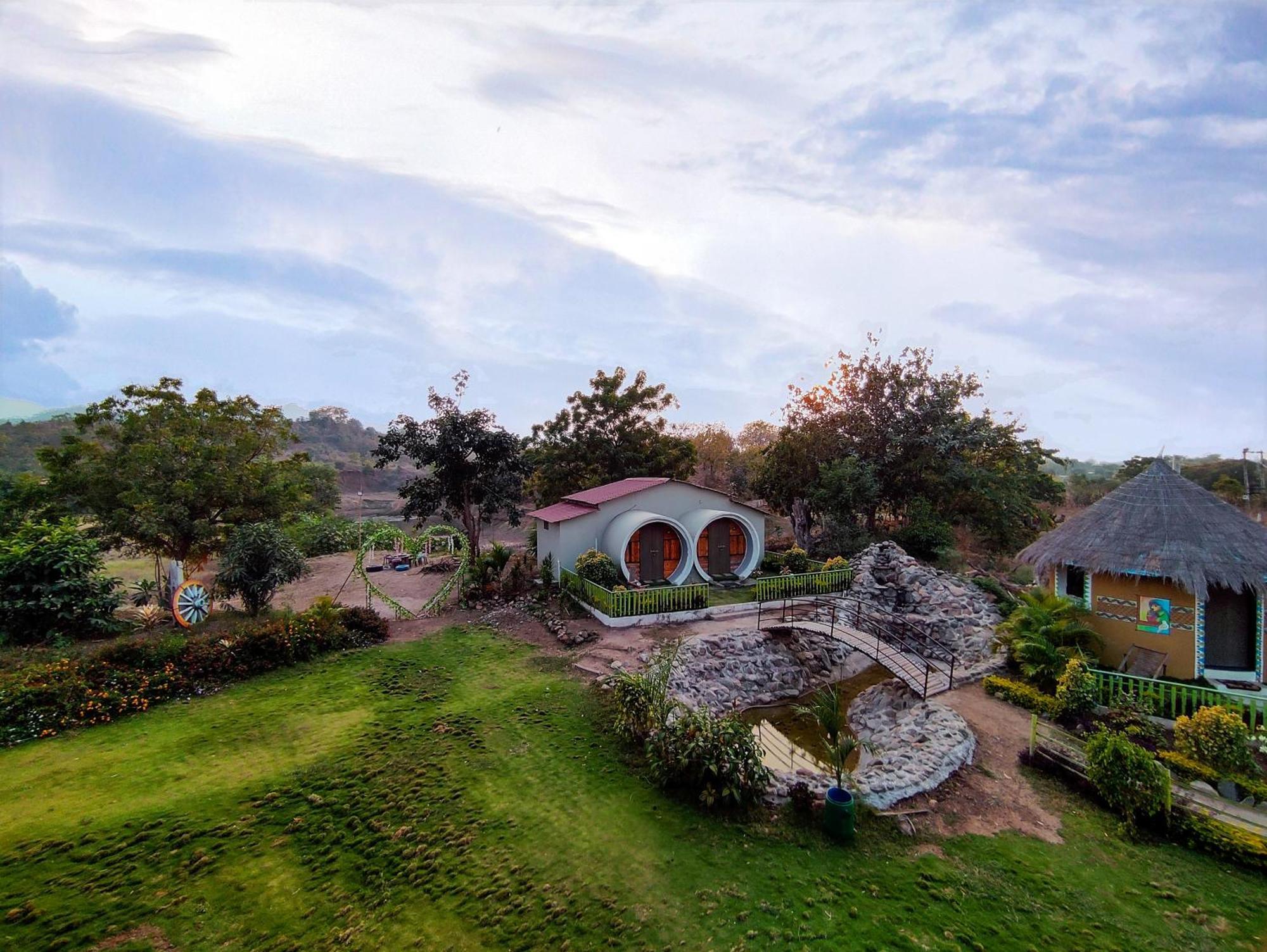 Van Vagdo Resort Rajpipla ภายนอก รูปภาพ