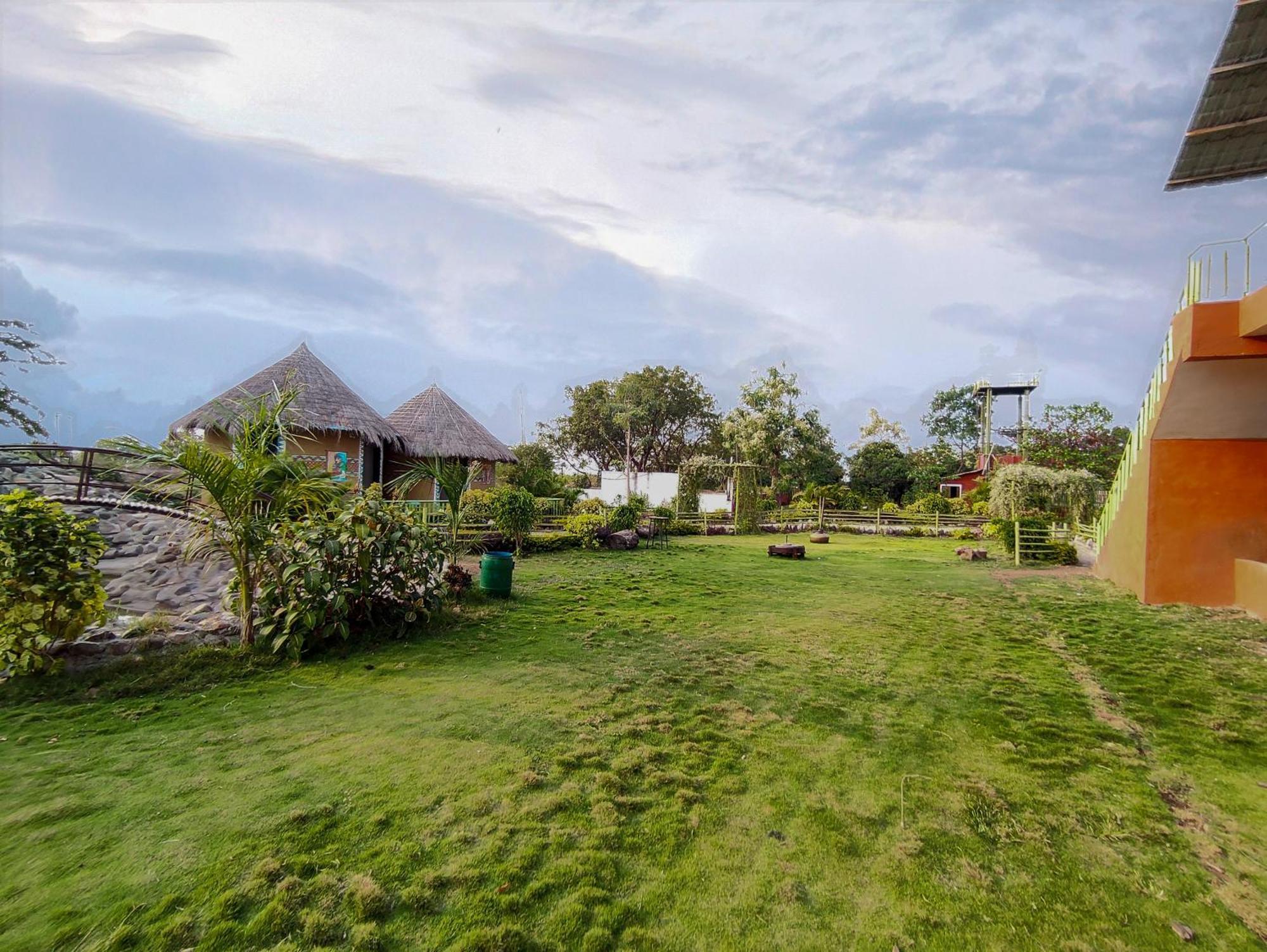 Van Vagdo Resort Rajpipla ภายนอก รูปภาพ
