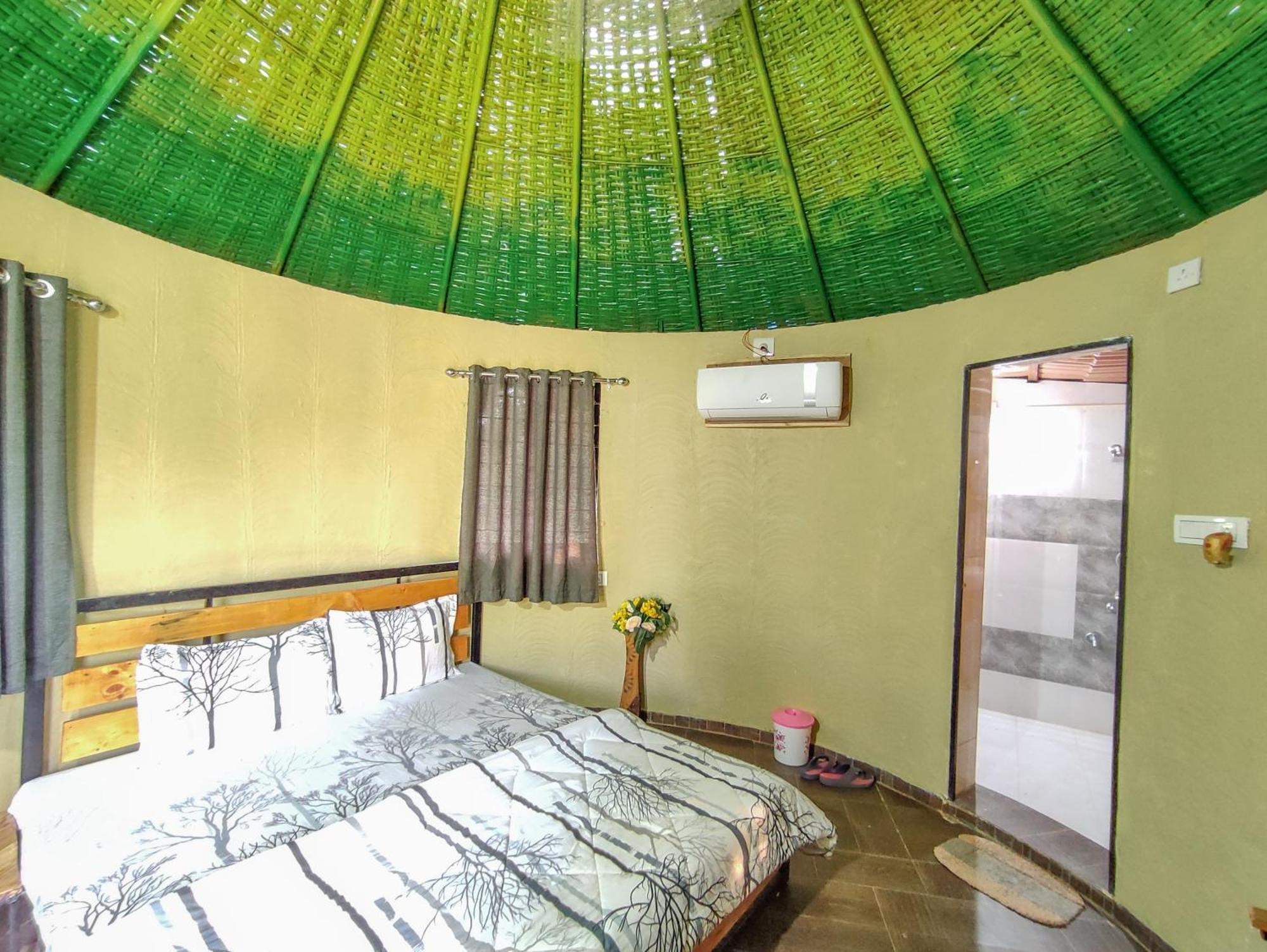 Van Vagdo Resort Rajpipla ภายนอก รูปภาพ