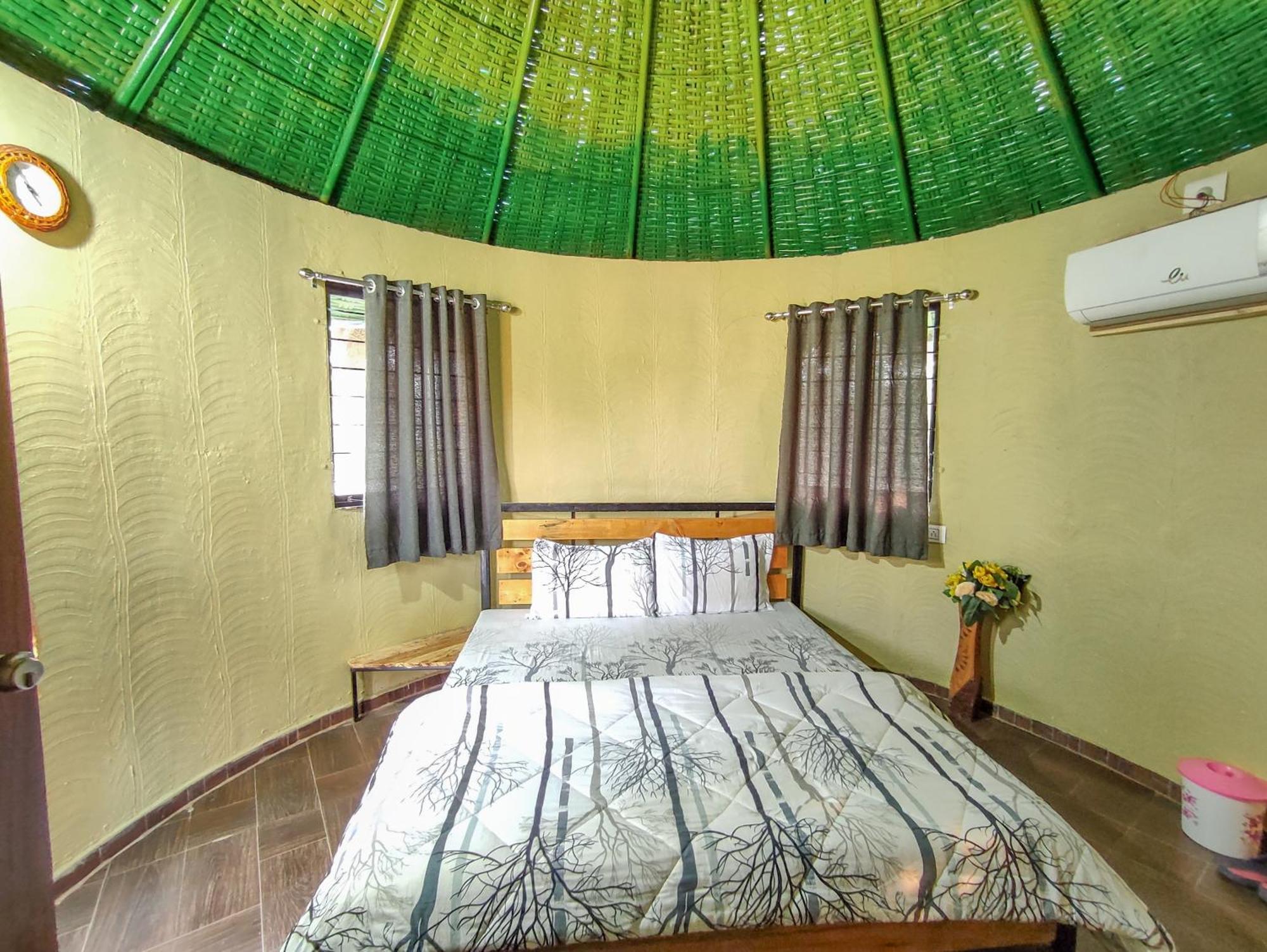 Van Vagdo Resort Rajpipla ภายนอก รูปภาพ