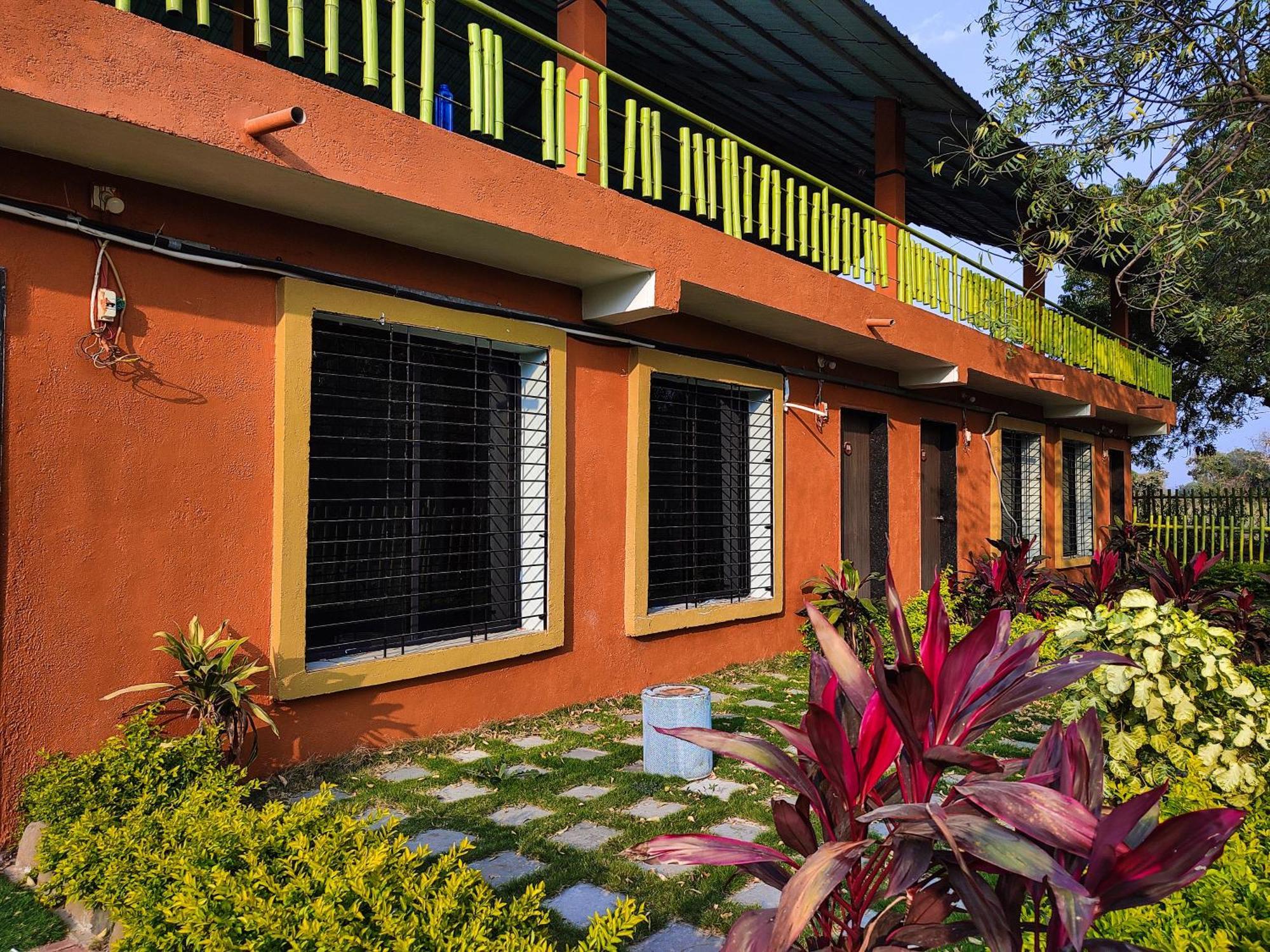 Van Vagdo Resort Rajpipla ภายนอก รูปภาพ