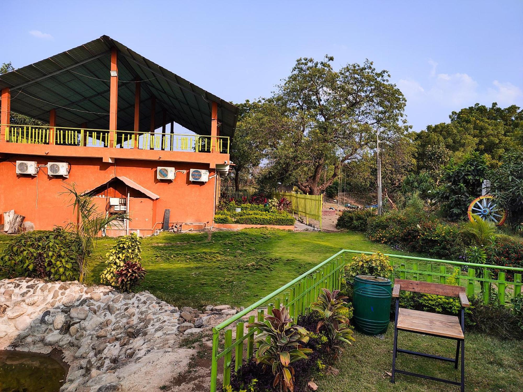 Van Vagdo Resort Rajpipla ภายนอก รูปภาพ