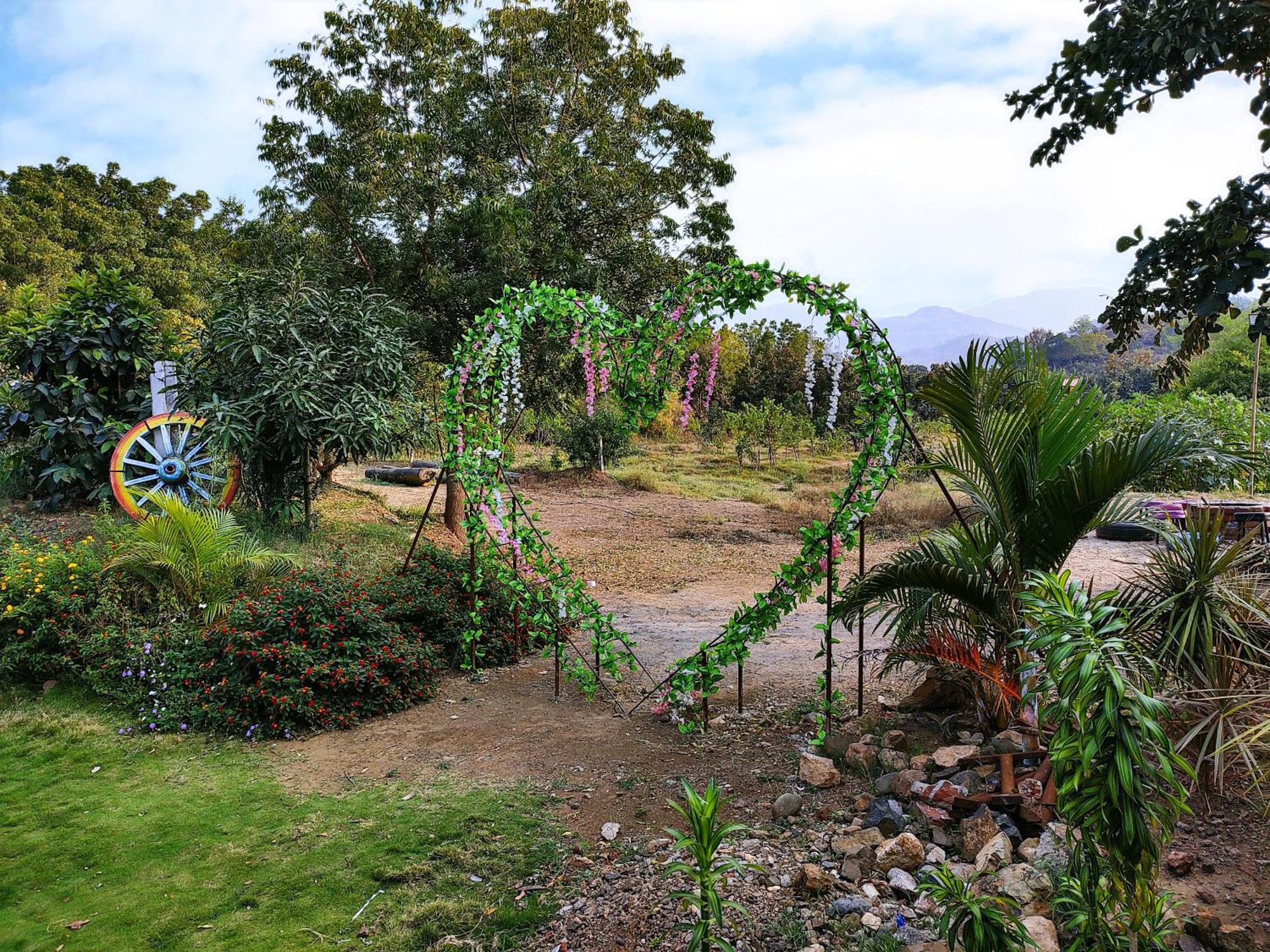 Van Vagdo Resort Rajpipla ภายนอก รูปภาพ