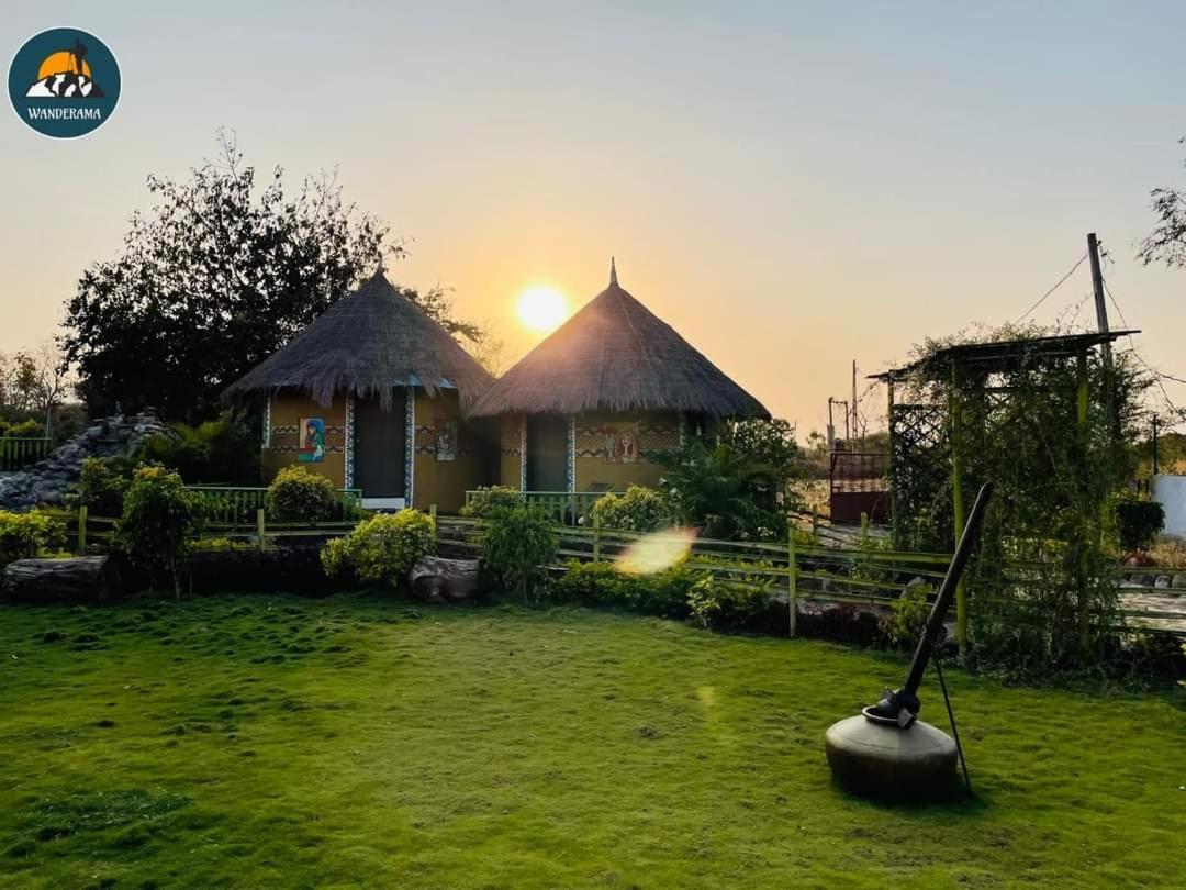 Van Vagdo Resort Rajpipla ภายนอก รูปภาพ